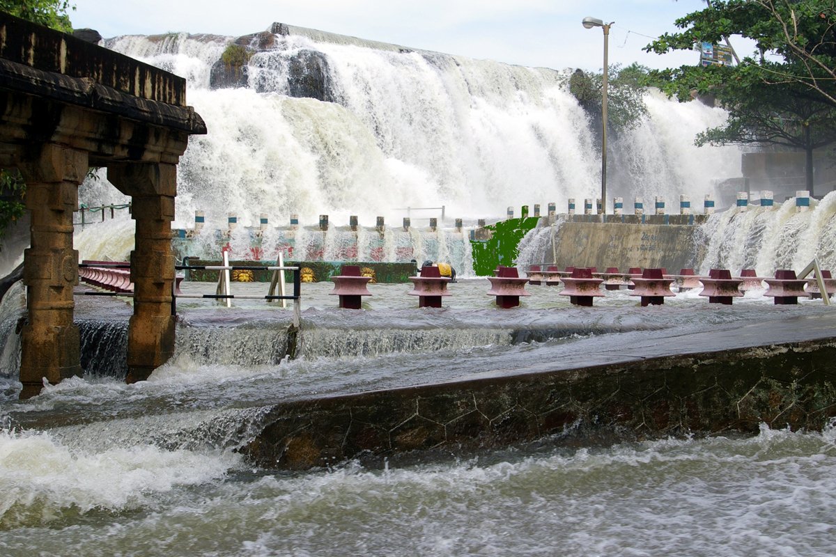 Thirpparappu Water Falls